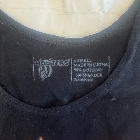 Hooters black tank - Picture 3 of 4